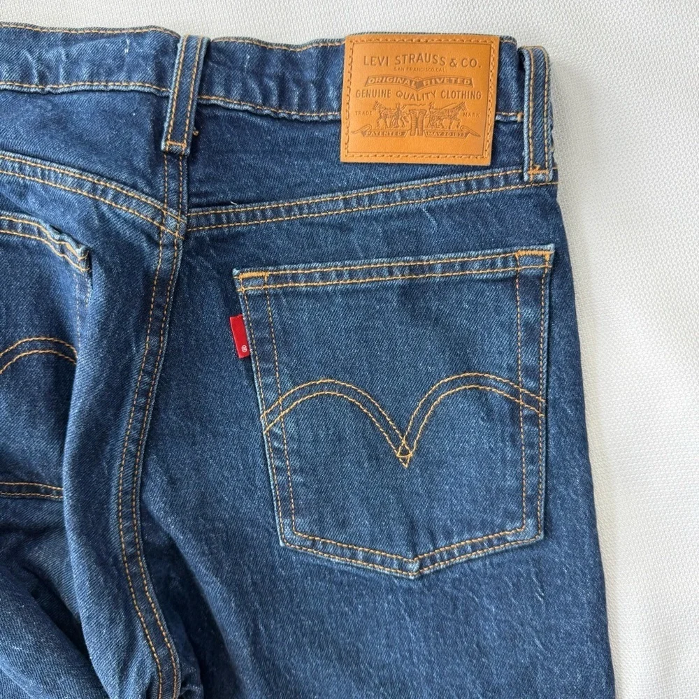 NWT Levi's Women's High Rise Wedgie Jeans - Dark Blue size 25